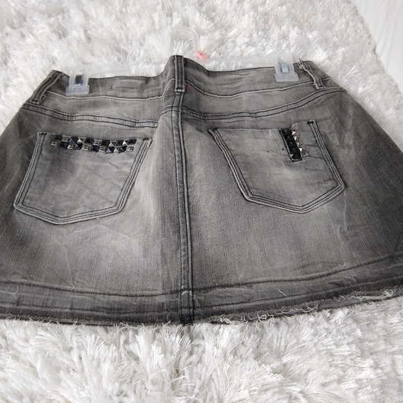 Black Orchard Juniors 27 Distresses Studded un-hemmed Blackish Mini Skirt New - Picture 6 of 8